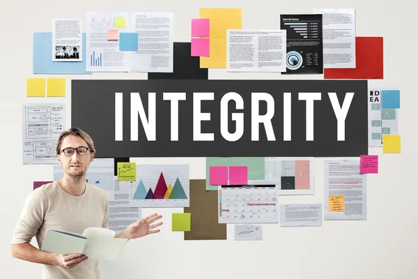 Unternehmer arbeitet mit Integrität — Stockfoto