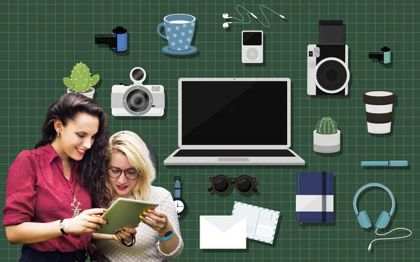 Girls using laptop, searching concept — Stock Photo, Image