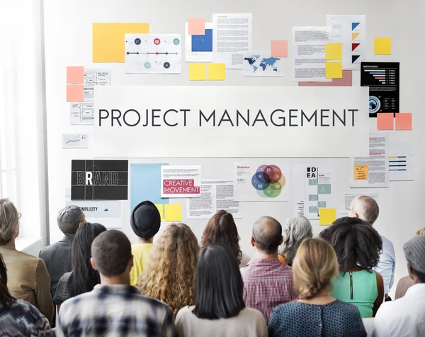 Personen bei Seminaren mit Projektmanagement — Stockfoto