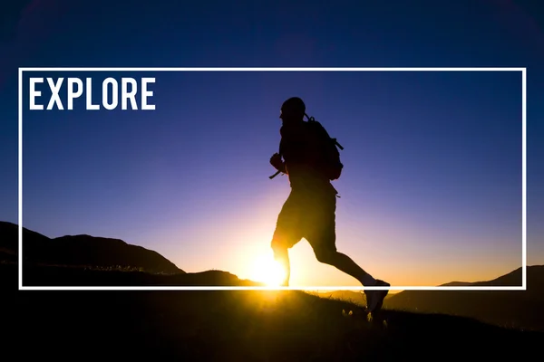 Homem Jogging nas montanhas — Fotografia de Stock