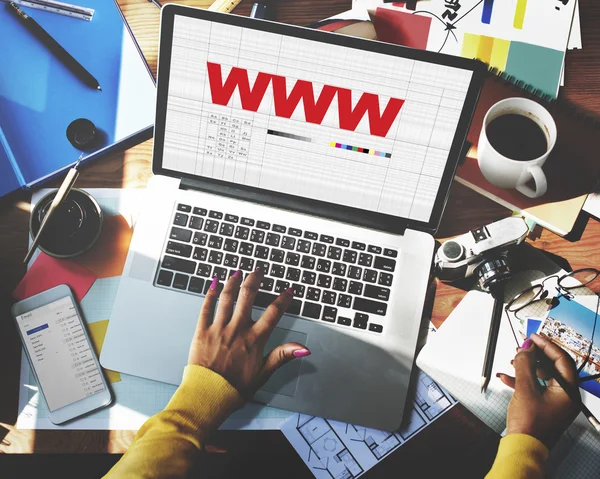 Woman working with computer — Stock Photo, Image