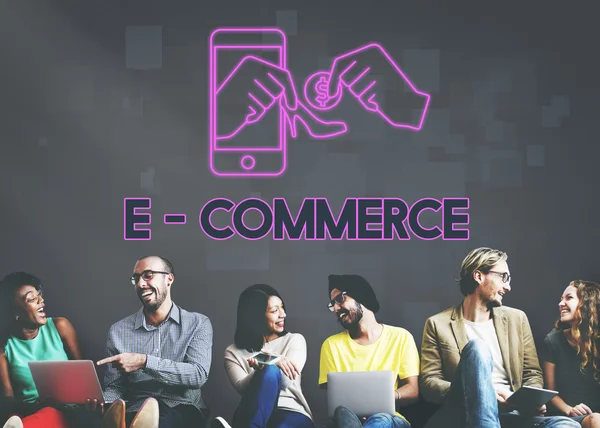 Diversity friends near wall with e-commerce — Stock Photo, Image