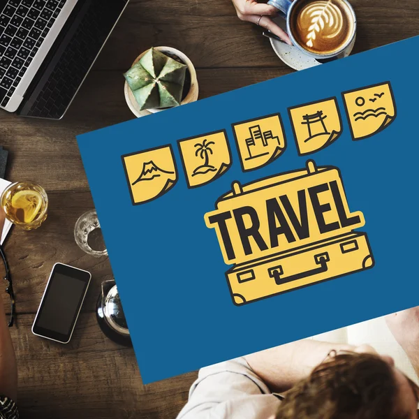 İşadamı çalışma ve seyahat kavramı