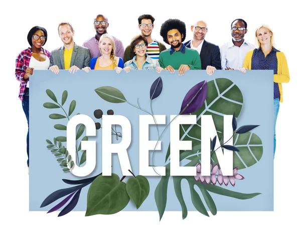 Multi-etnische mensen en groene Concept — Stockfoto