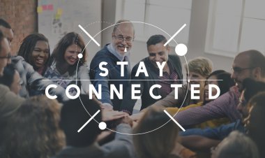 Neşeli takım eller katılın