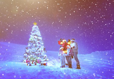 güzel aile Noel kutluyor 