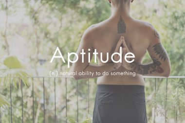 Yoga pratik yapan erkek