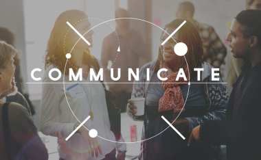 İnsanlar konuşmayı