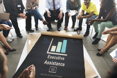 insanlar üzerinde poster ile yönetici yardım