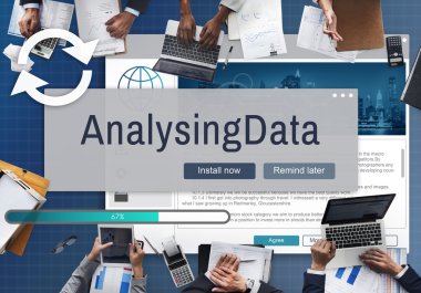 iş adamları müzakere masasına çalışma