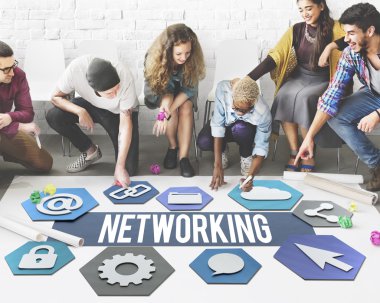 Kattaki insanlar çizim afiş