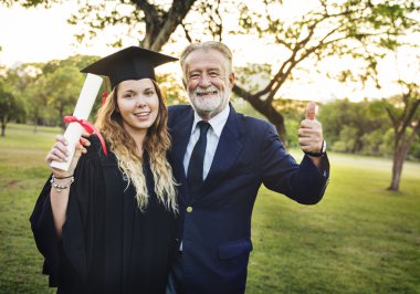 Baba ve kızı Üniversitesi'nden mezun