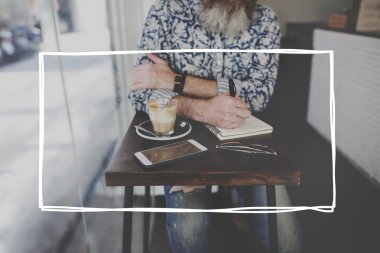 Adam kafede not yazma