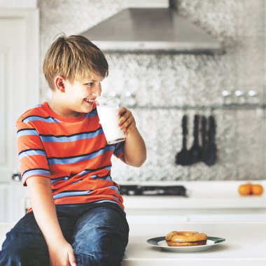 Çocuk süt içme