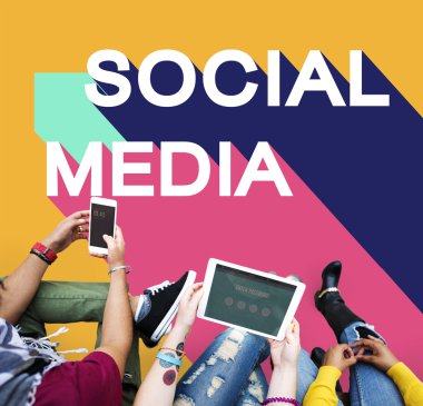 İnsanlar internet'te sörf 