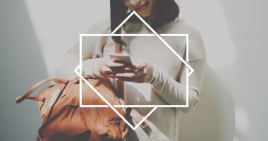 cep telefonu ve çerçeve kadın ile 