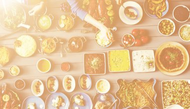 arkadaşlar büyük tablo için yemek