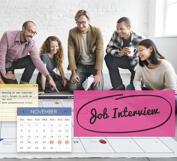 Ontwerpers werken met poster en sollicitatiegesprek — Stockfoto