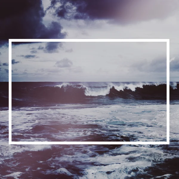 Havet med vågor innan stormen — Stockfoto