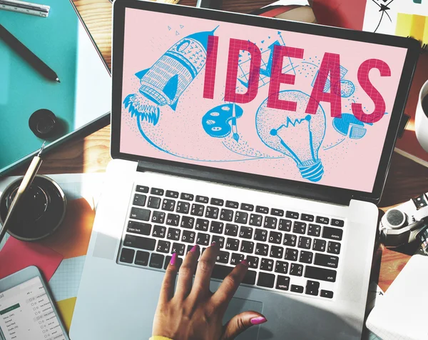 Woman working with computer — Stock Photo, Image