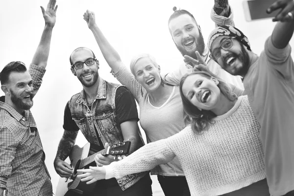 mutlu arkadaş birlikte eğlenmek