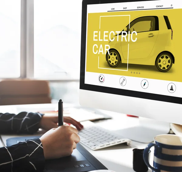 Computer mit Elektroauto auf Monitor — Stockfoto