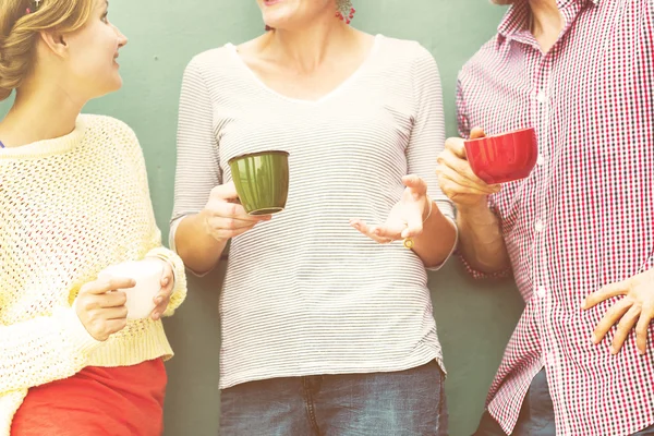 insanlar konuşmak ve içki partisinde