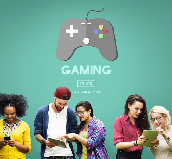 İnsanlar internet'te sörf