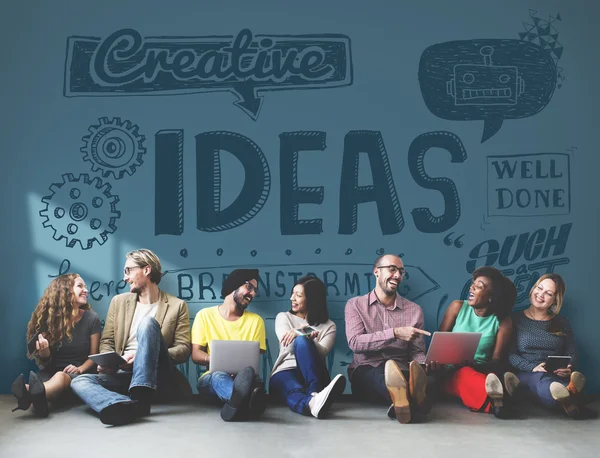 Diversity friends near wall with ideas — Stock Photo, Image