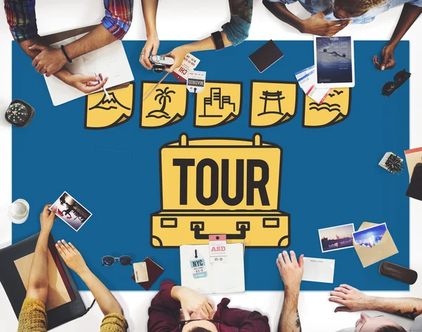 Grup masada oturan insan 