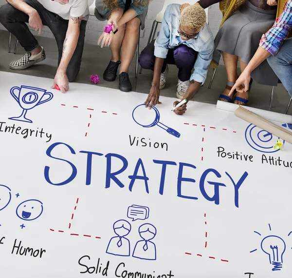 Diversiteit mensen op zoek op verdieping — Stockfoto