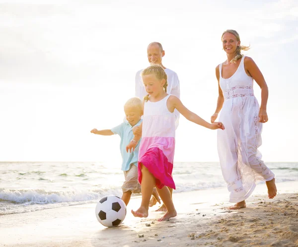 Family playing on beach — Stock Photo, Image