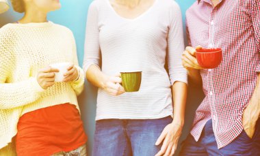 insanlar konuşmak ve içki partisinde