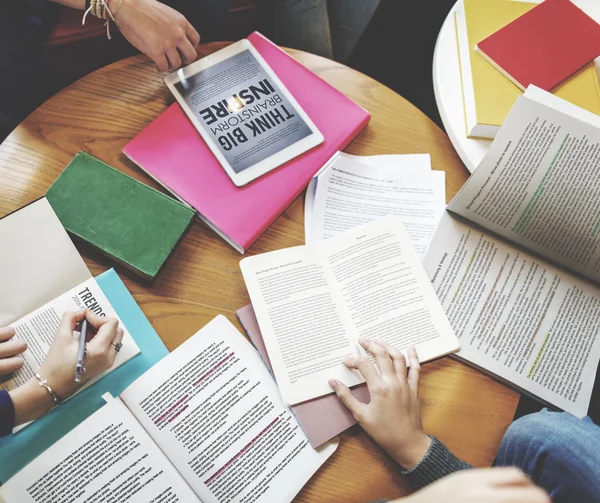 Mensen samen studeren — Stockfoto