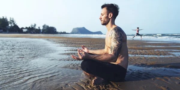 Man doet Yoga praktijk — Stockfoto