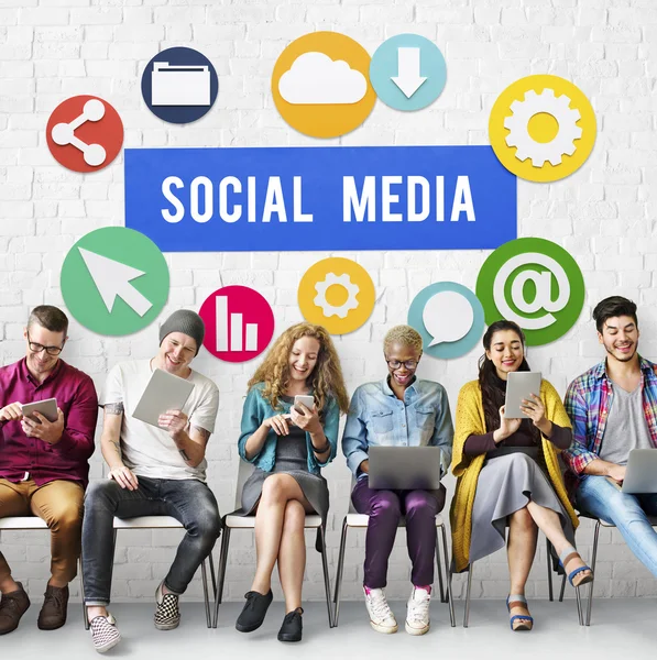 İnsanlar dijital araçları tarama 