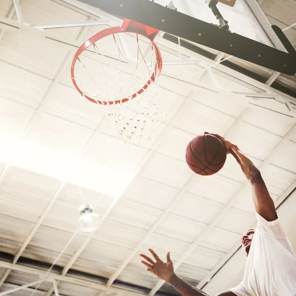 Sportsman playing Basketball — Stock Photo, Image