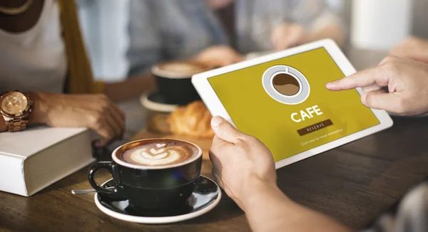 Pessoas no Café com tablet — Fotografia de Stock