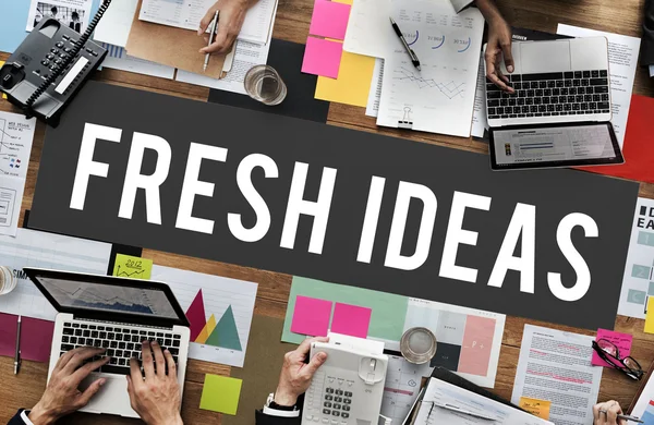 Ofiste çalışan iş adamları