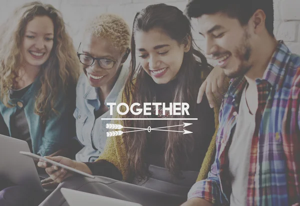 Dijital aygıtları ile güzel insanlar 