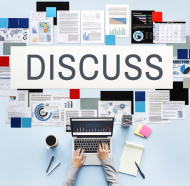 laptop ile çalışan kişi 