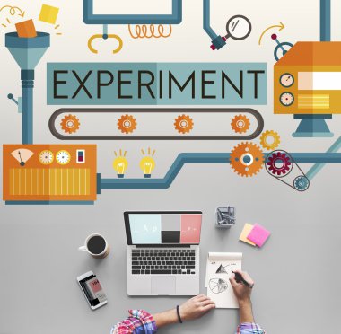 laptop ile çalışan kişi