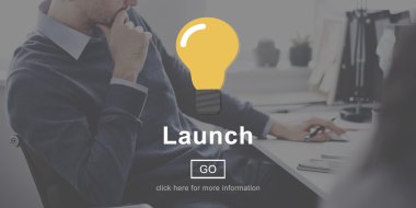 Projede çalışan iş adamı