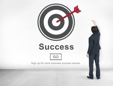 İş adamı duvara yakın duruyor 