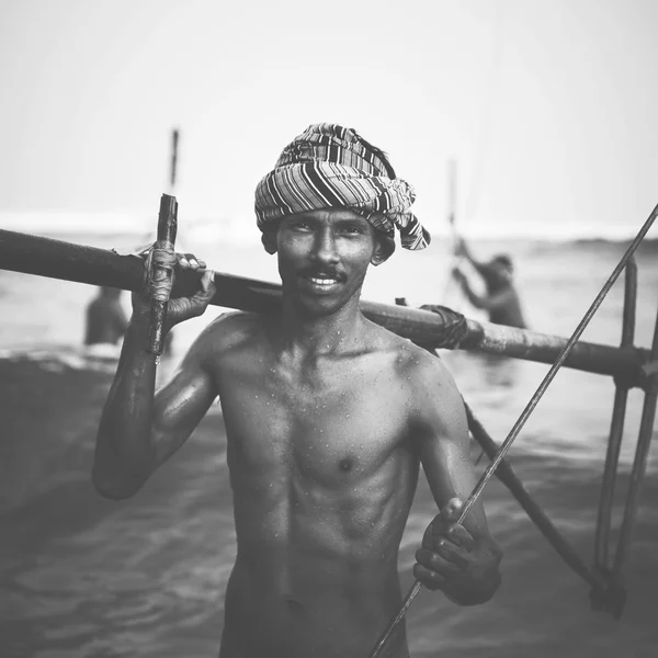 Usmívající se rybář u moře — Stock fotografie