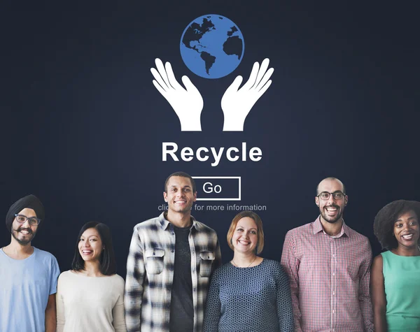 Diversiteit mensen met recycle — Stockfoto