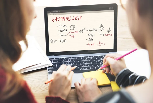 Meninas trabalhando com conceito de laptop — Fotografia de Stock