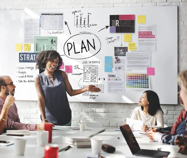 Reunión de negocios con plan — Foto de Stock