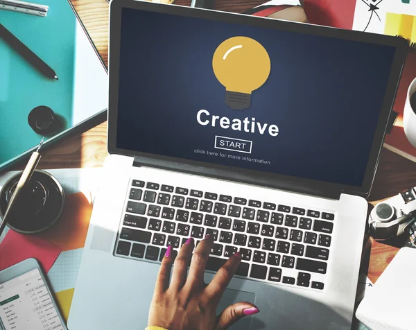 Woman working with computer — Stock Photo, Image