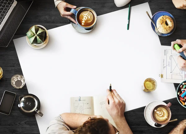 Table avec poster blanc — Photo